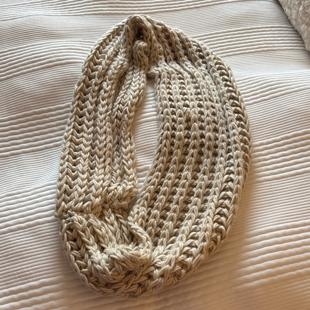 Chunky Knit Infinity Scarf - Cream